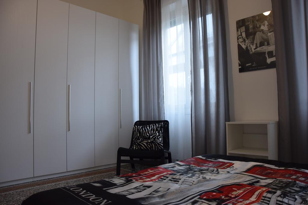 Alexandra Apartment Near Metro Genoa Room photo